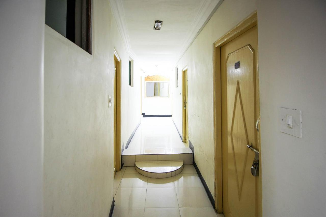 Oyo Hotel Blue Diamond Ahmedabad Exterior foto